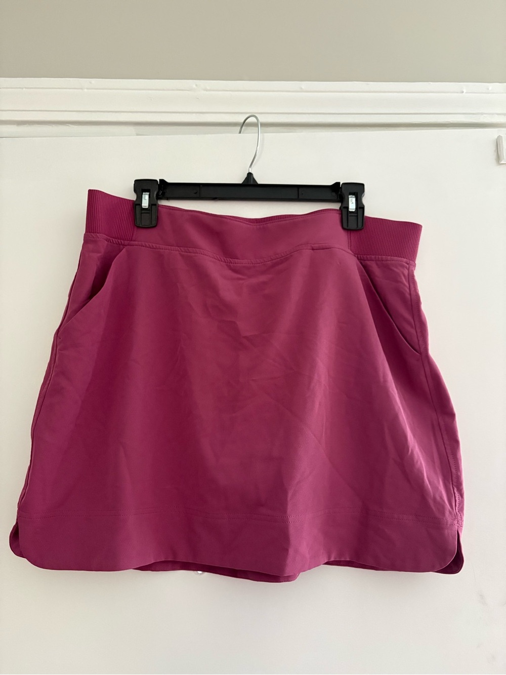 BE COOL Magenta Athletic Golf Skirt with Pockets